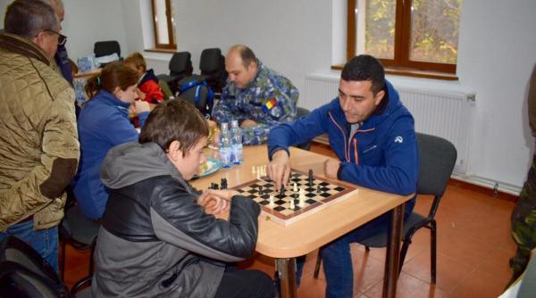 proiect de succes table de sah contra peturi