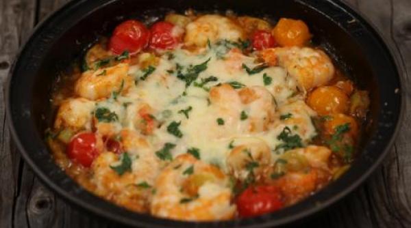 reteta zilei creveti cu legume si cascaval