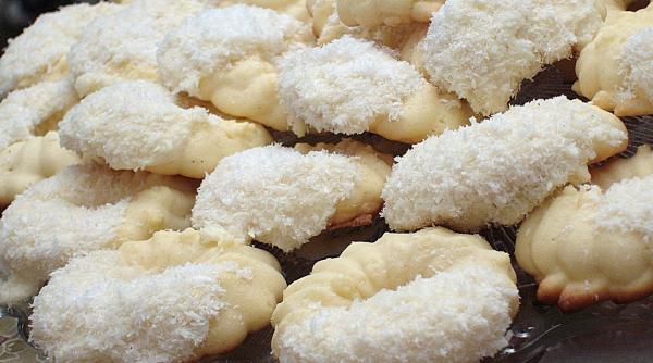 reteta zilei fursecuri cu ciocolata alba si cocos
