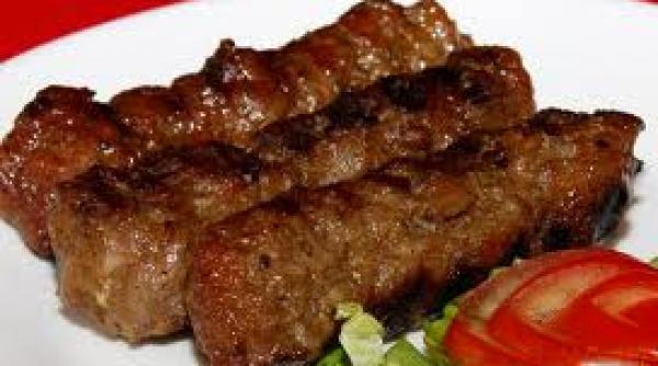 povestea mititeilor vezi faimoasa reteta de mici de la carul cu bere