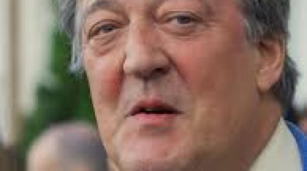 stephen fry a anuntat primul sau turneu dupa o pauza de aproape 40 de ani
