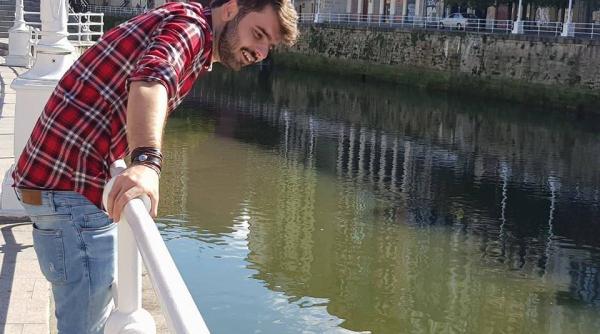 romanul care vindeca femeile abuzate cu poezia