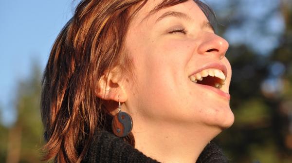 4 semne zodiacale care considera umorul sexy