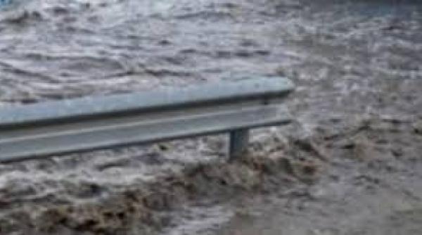 bacau doua drumuri nationale inchise din cauza precipitatiilor abundente