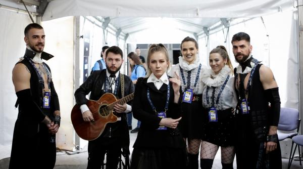 ester peony la prima aparitie pe scena eurovision voi canta pentru toti romanii si ii invit sa fie alaturi de mine