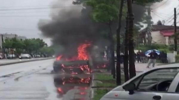o masina a luat foc in trafic in capitala