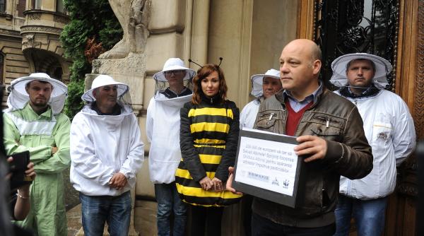 protest fata de pesticidele ucigase