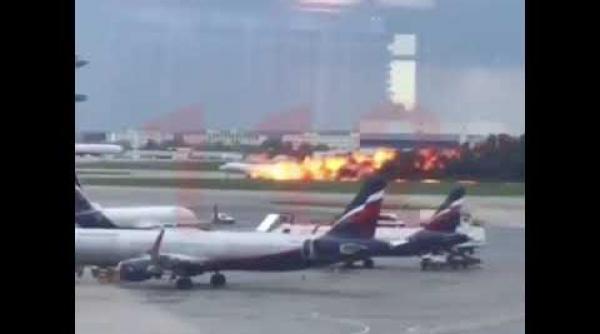 tragedie avion lovit de fulger