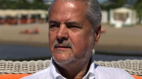 adrian nastase romania apare ca o tara divizata intern o tara incapabila sa asigure o comunicare de la presedinte la guvern