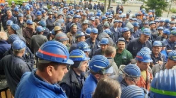 fabricile de vagoane astra din arad si caracal paralizate de greva