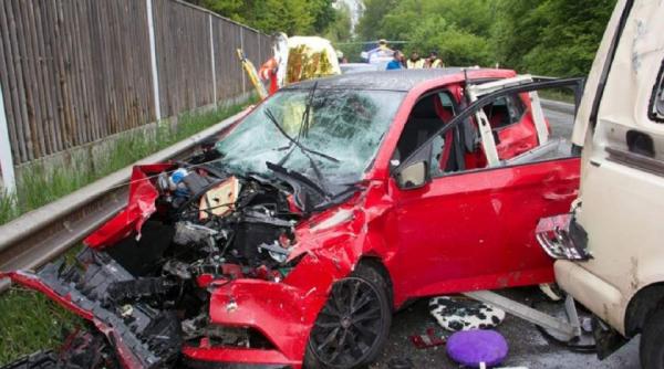 accident cumplit in germania trei masini au fost facute praf soferul roman a fost vinovat
