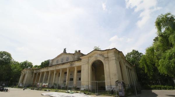 teatrul bantuit din parcul bazilescu renovat si modernizat