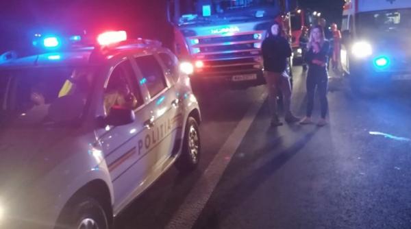 accident grav pe autostrada a1 un microbuz s a ciocnit de o duba o femeie a murit si sase persoane sunt ranite