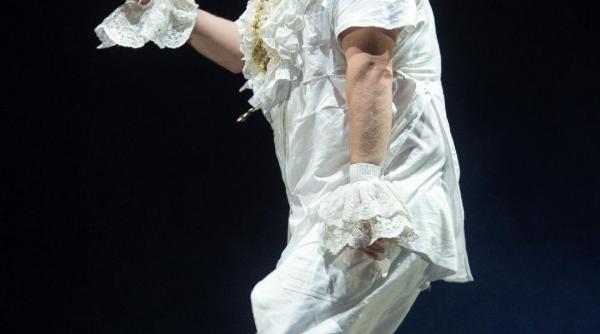 avanpremiera sluga la doi stapani regia peter kerek la teatrul odeon