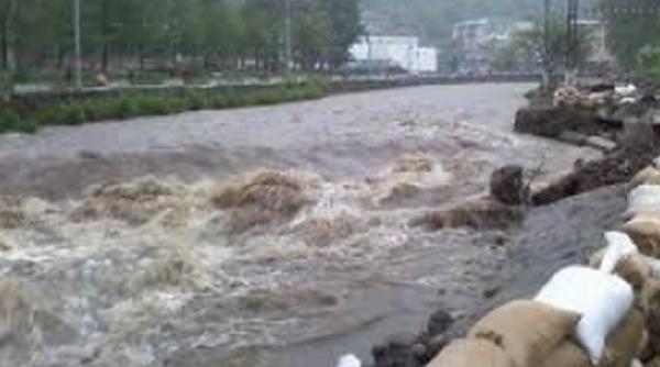 alerta in botosani pompierii cauta o femeie despre care se crede ca ar fi fost luata de o viitura