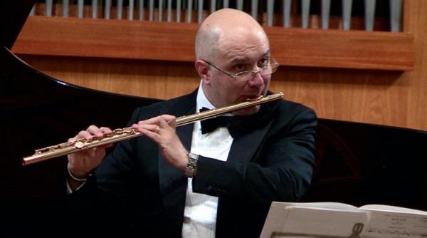 concert extraordinar la ateneul roman avandu l ca solist pe flautistul ion bogdan stefanescu dirijor camil marinescu