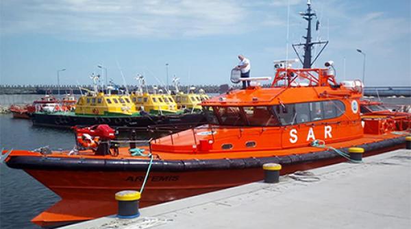 expunere de motive emotionanta pentru o nava de salvare pe mare