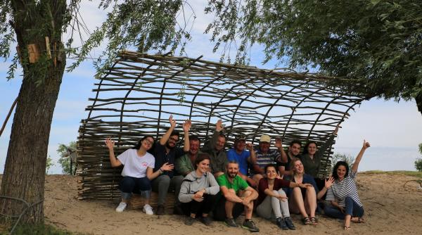 inedit adaposturi traditionale construite in delta dunarii la letea