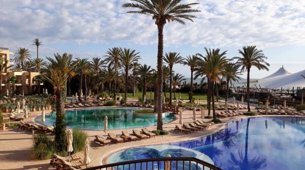 vacante de cumparaturi la all inclusive de cinci stele