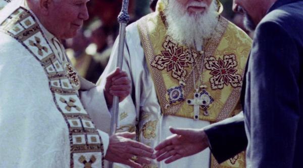 cu ocazia vizitei papei francisc institutul de studii avansate pentru cultura si civilizatia levantului anunta aparitia volumului papa ioan paul al ii lea in romania