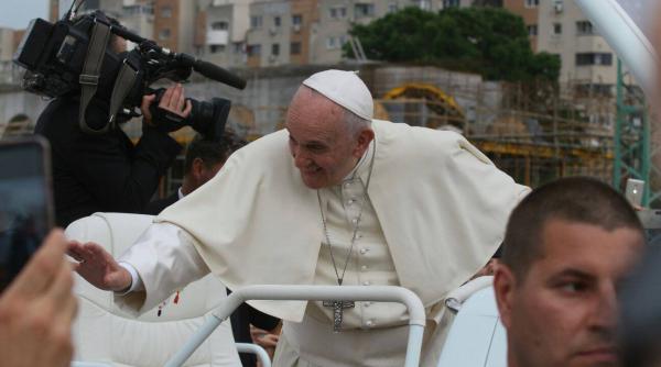 papa francisc a ajuns la palatul patriarhiei