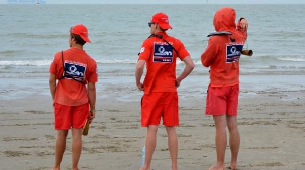 peste 120 de salvamari pe plajele din mamaia si constanta incepand cu 1 iunie