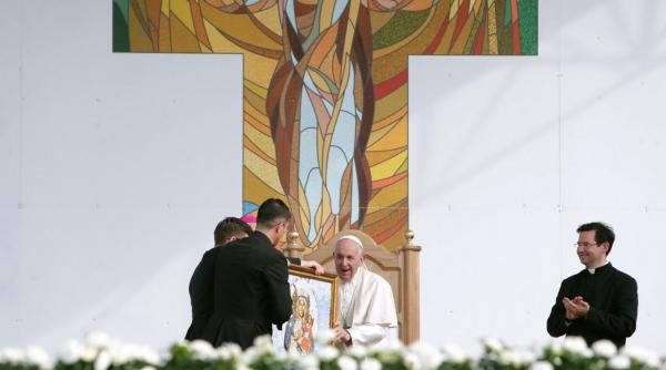 papa francisc o vizita istorica in romania