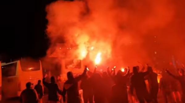 scene incredibile in bucuresti hotelul patronului lui dinamo luat cu asalt de ultrasii cainilor