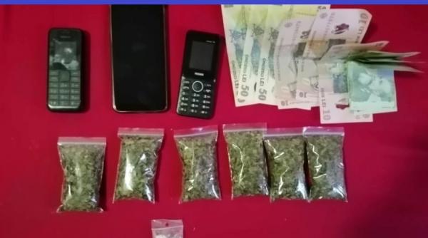 o batrana in varsta de 72 de ani retinuta de diicot pentru ca vindea droguri in liceele din oradea