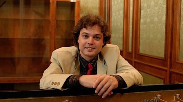 pianistul andrei licaret in seria concertelor enescu de la icr londra