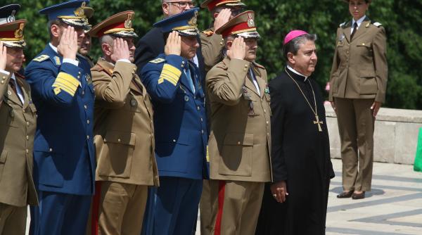 flori pentru eroii neamului