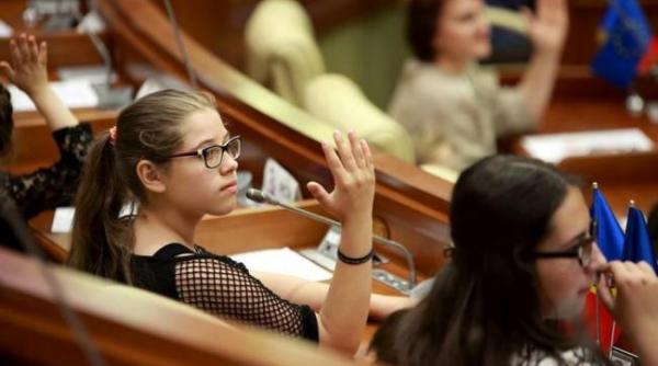 peste 150 de elevi din capitala au participat la simularea unei sedinte de plen a camerei deputatilor