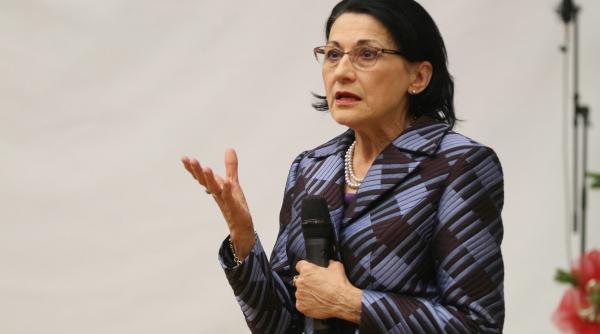 scandalul scolilor profesionale explicat de ministrul educatiei ecaterina andronescu