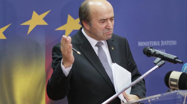 universitatea condusa de tudorel toader isi ameninta studentii