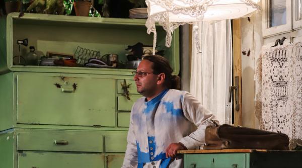 billy schiopul cea mai recenta premiera a teatrului de stat din constanta o comedie neagra despre dragoste si cruzime