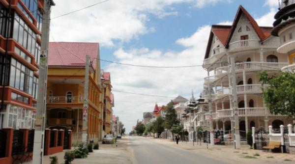 minunea din teleorman satul cu palate construite la misto