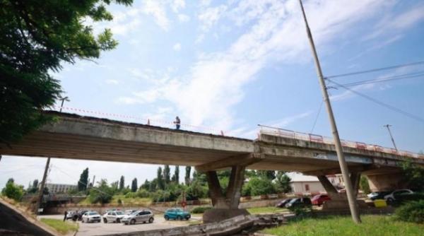 un pod s a prabusit peste o sosea in buzau