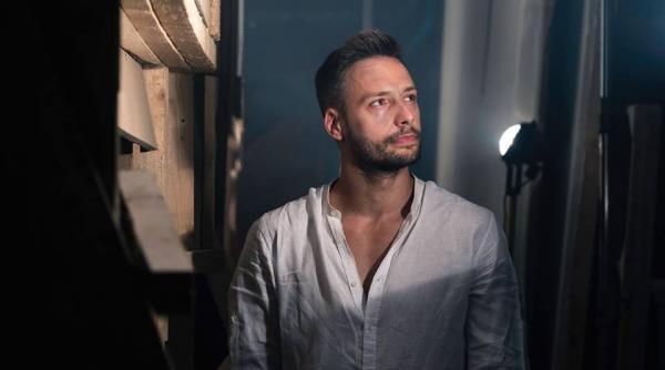 priveste cerul breakdance pe scena teatrelli intr un spectacol unic marca bogdan bolohan