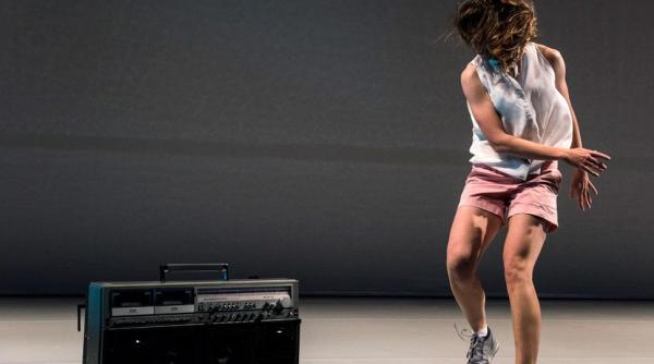 zboruri nebune arta si dansuri internationale la bienala de la venetia