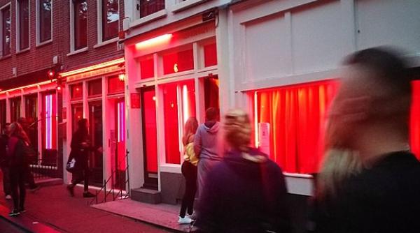 prima femeie aleasa primar la amsterdam pregateste o reforma a cartierului cu felinare rosii