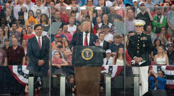 trump a asistat la prima parada militara de 4 iulie de la washington d c