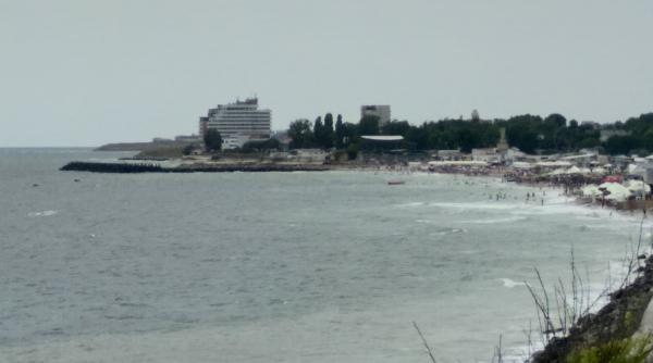 camere ale unui complex din costinesti inundate de o ploaie torentiala turistii relocati sau despagubiti