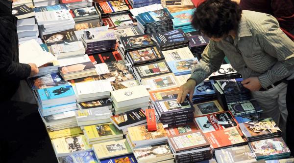 din 100 de lei romanii cheltuie doar 50 de bani pe educatie