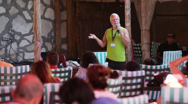 editia a x a a festivalului international de arte vizuale vslo zece ani in zece zile cu cei mai importanti oameni de imagine din europa si sua