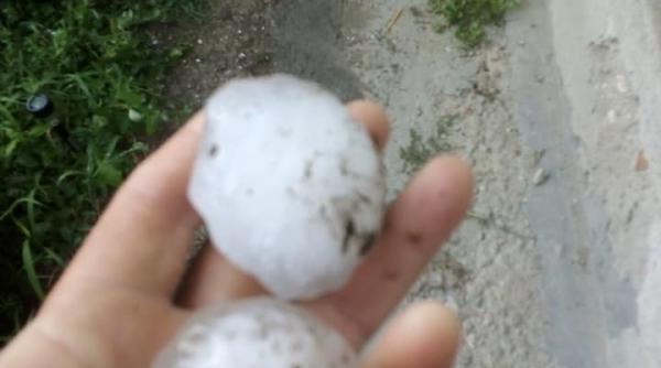 alerta anm cod portocaliu de averse grindina si vijelii in cinci judete duminica seara