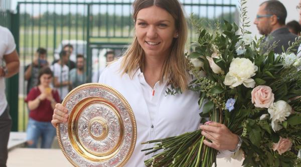 simona decorata de presedintie primita ca un superstar