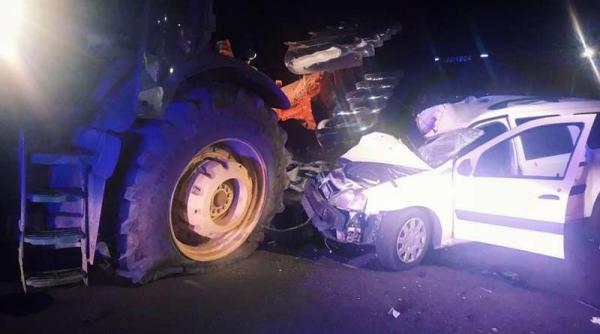 accident teribil in giurgiu noaptea trecuta un autoturism s a ciocnit de un utilaj agricol o femeie a murit si un barbat a suferit leziuni la nivelul gatului