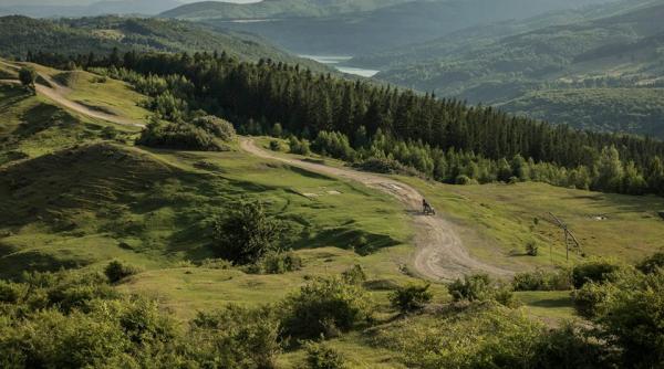 cine rezidenta prezentare si videoproiectie la galeria anca poterasu cu artisti emergenti in cadrul proiectului international magic carpets