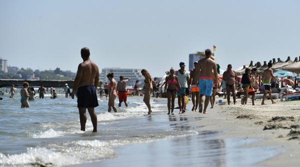 peste 100 000 de turisti pe litoral