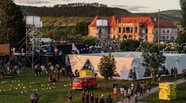 peste 230 000 de participanti la electric castle